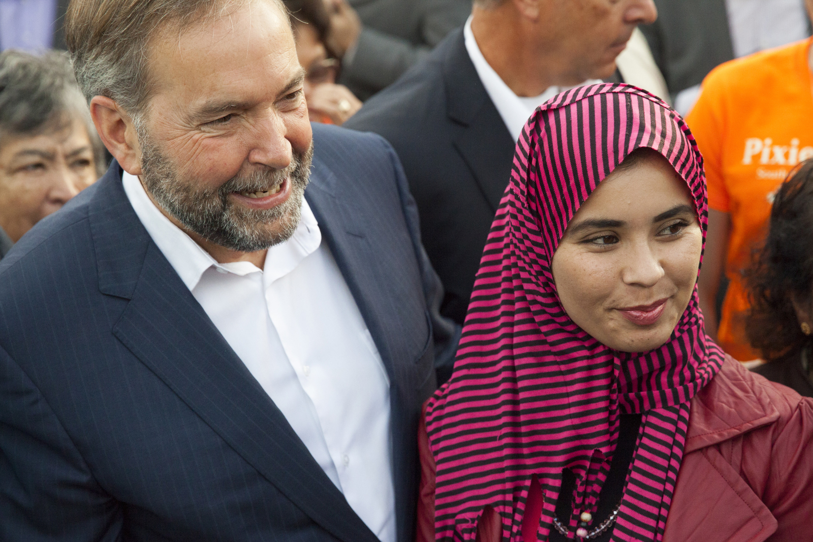 tom_mulcair_with_pakistani_immigrant_Rabina Razique surrey_october_2015_federal_election_-_mychaylo_prystupa