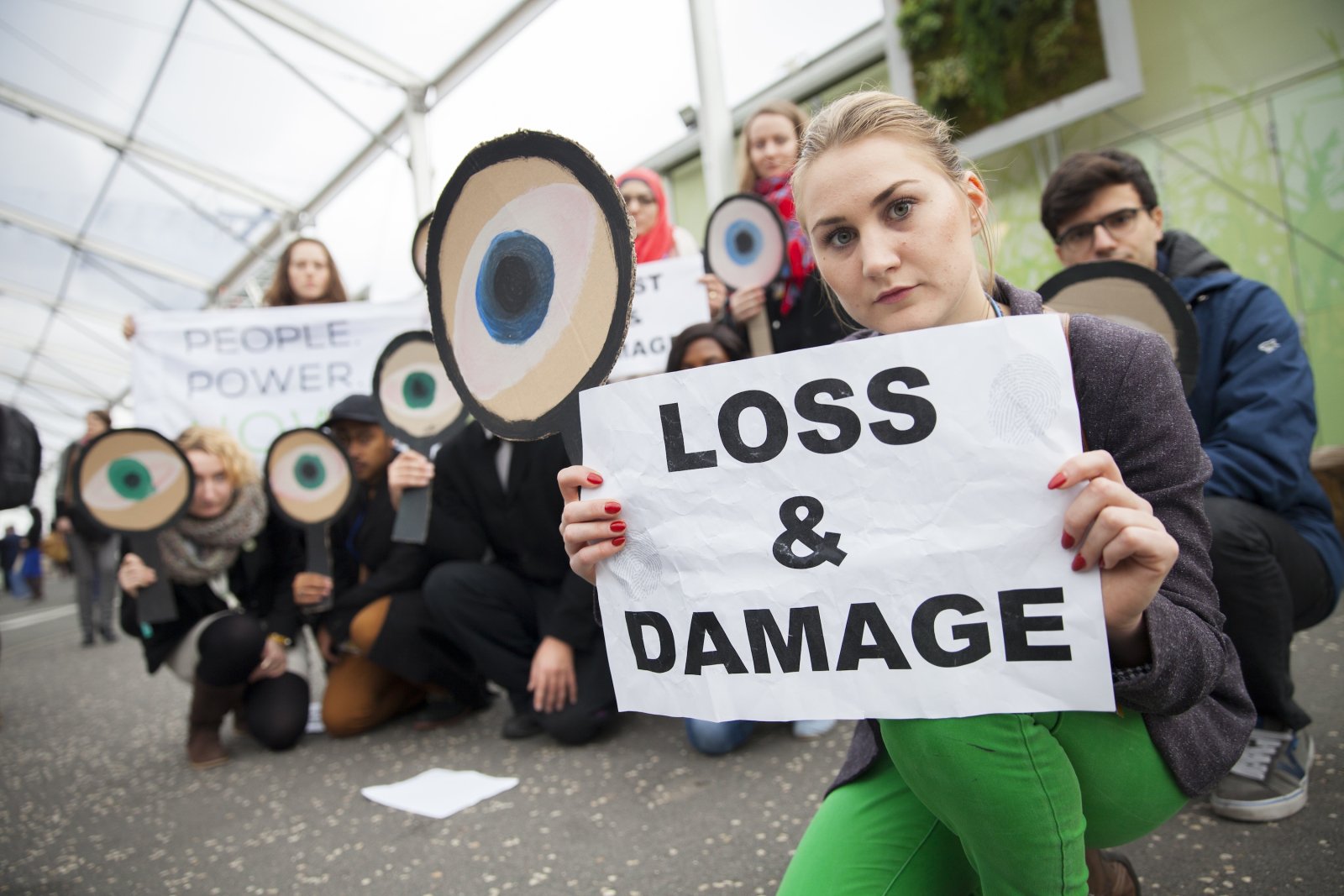 friends_of_the_earth_-_loss_and_damage_protest_paris_cop21_-_mychaylo_prystupa
