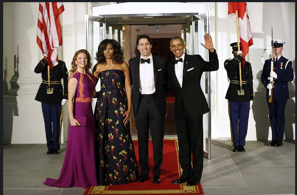 The two leaders and their spouses at the entrance to the White House. Photo from Associated Press