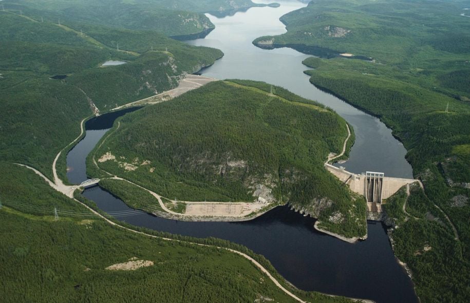 Hydro-Québec's René-Lévesque dam and generating station, on the north shore of the St-Lawrence River. Photo by Hydro-Québec.