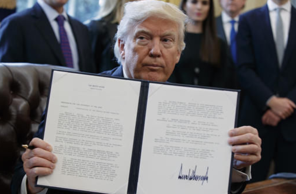 Donald Trump, Dakota Access pipeline, presidential memorandum, Oval Office, White House