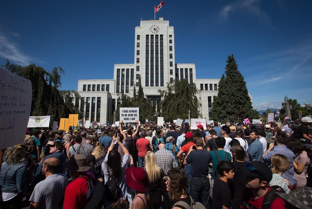people, gather, Vancouver City Hall, alt-right protesters, anti-racism protesters, rallies, Vancouver, B.C., 