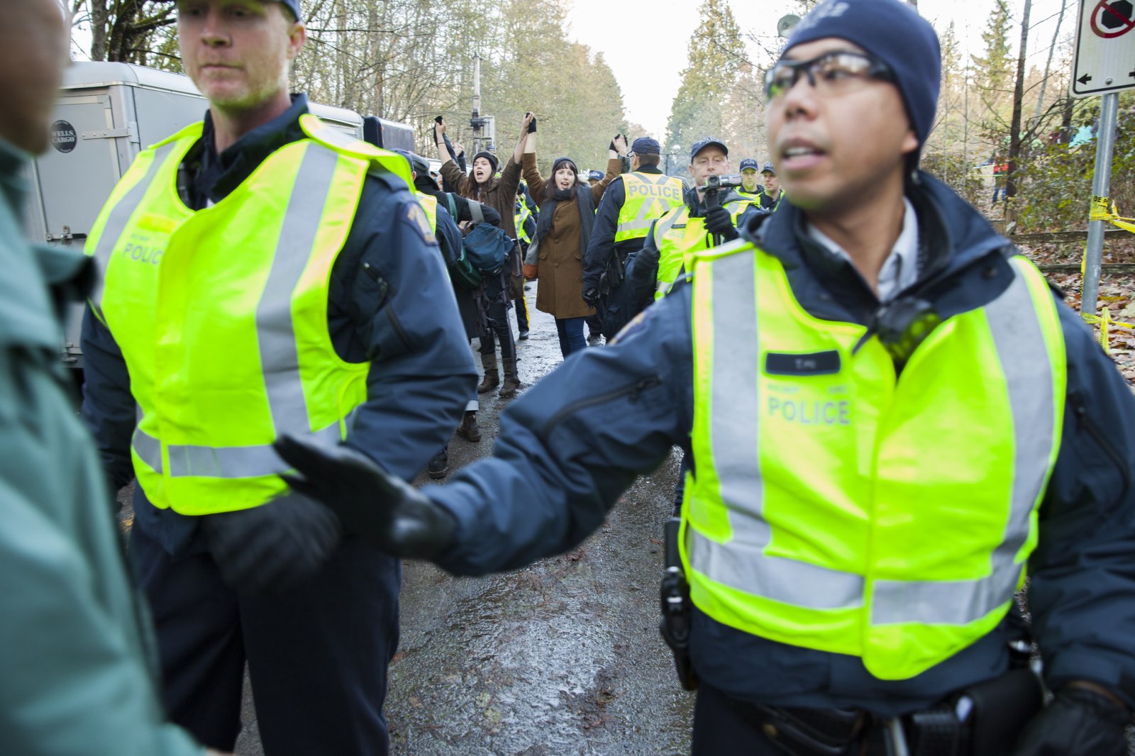Police clash with KInder Morgan protesters on Burnaby Mountain during arrests - Mychaylo Prystupa