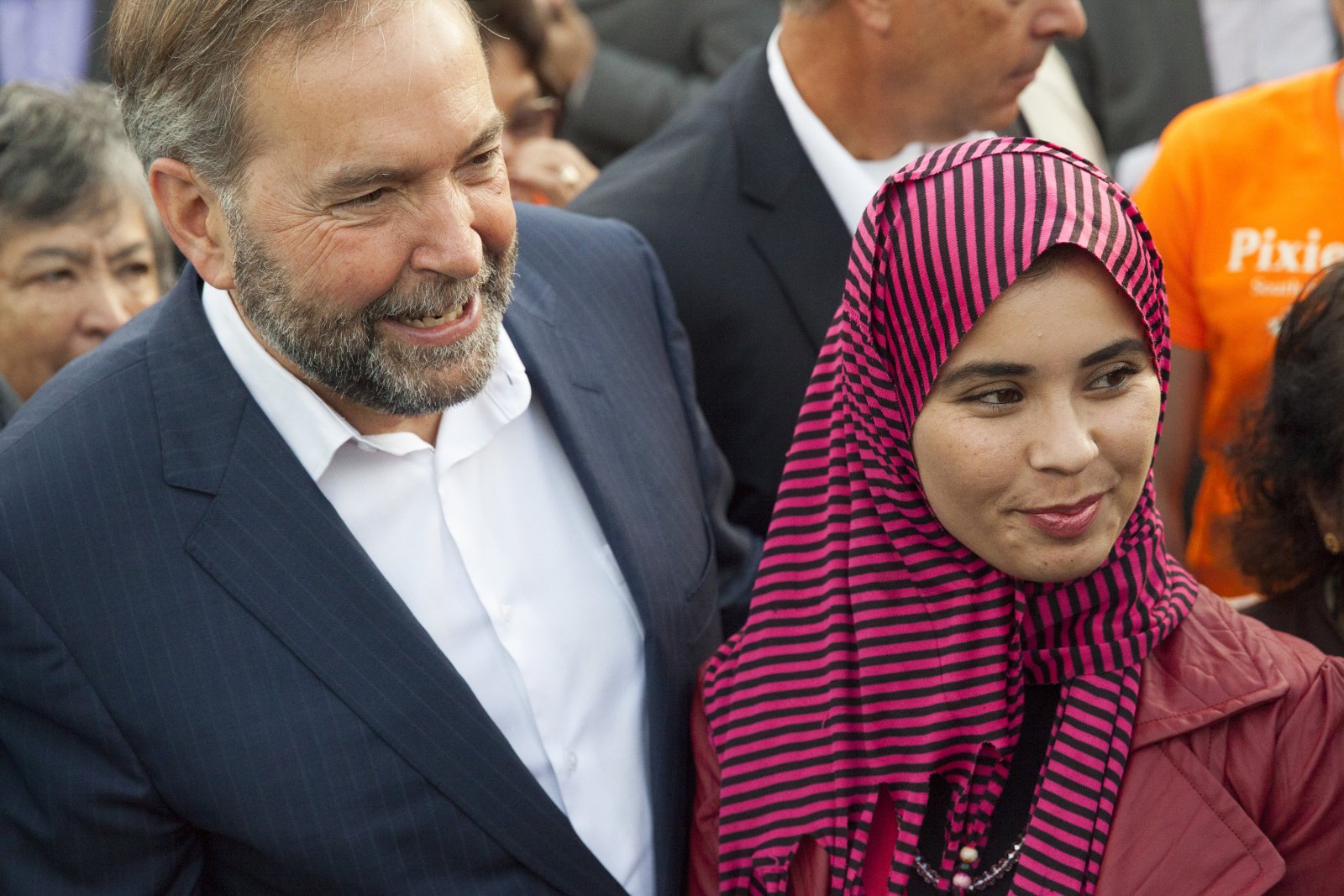 tom_mulcair_with_pakistani_immigrant_Rabina Razique surrey_october_2015_federal_election_-_mychaylo_prystupa