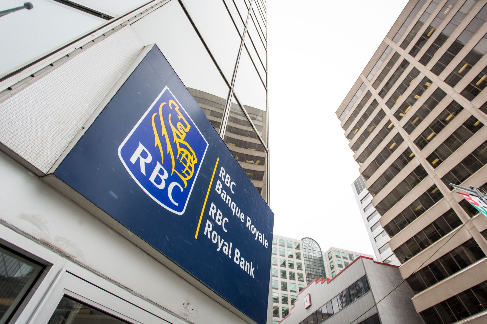 Federal agency probing Canadian banks for pressuring ...