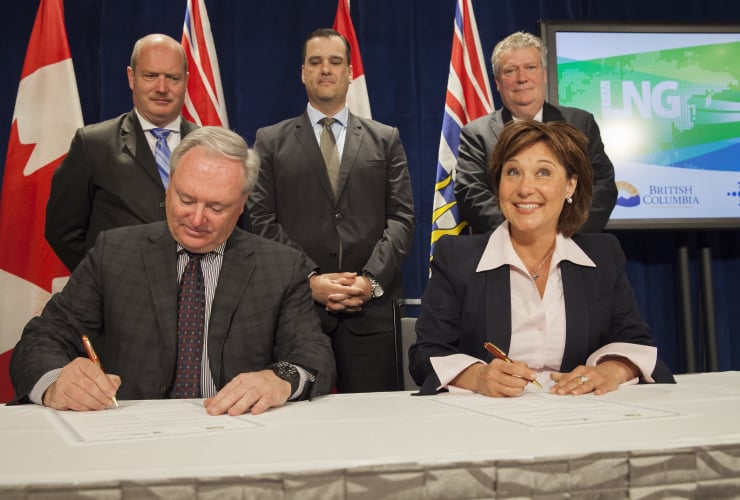 bc_premier_christy_clark_signs_lng_deal_with_petronas_in_vancouver_-_national_observer Mychaylo Prystupa