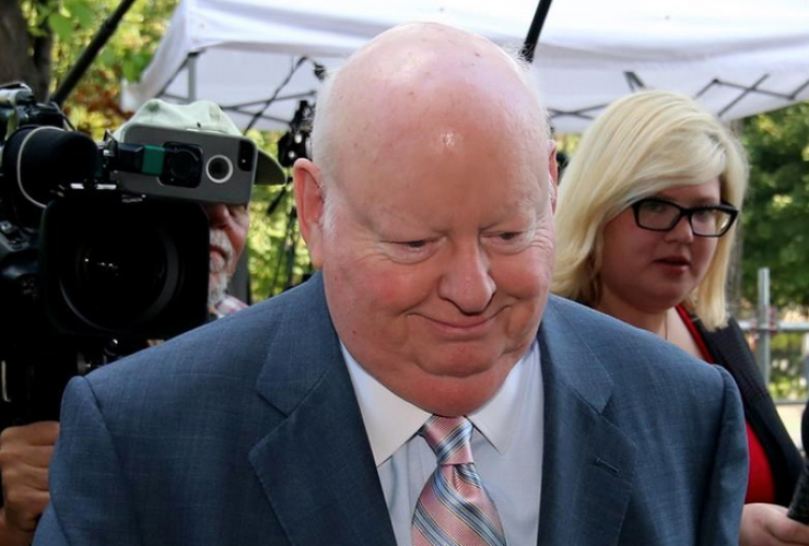  Mike Duffy and media at Ottawa courthouse. CP photo