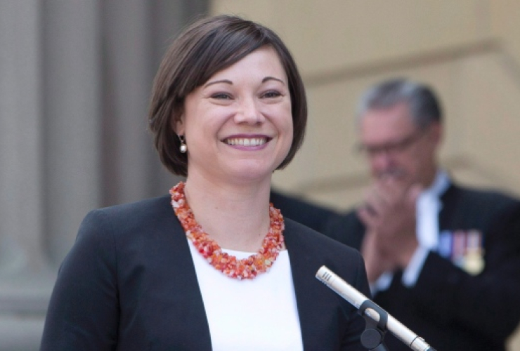 Shannon Phillips, Alberta Environment Ministry, Alberta NDP