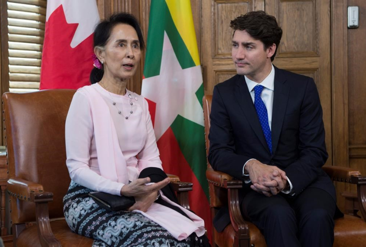 Aung San Suu Kyi, the civilian leader of Myanmar and an honourary Canadian citizen, meets with Canadian Prime Minister Justin Trudeau in his office on Parliament Hill in Ottawa, Wednesday June 7, 2017. Photo by The Canadian Press/Adrian Wyld
