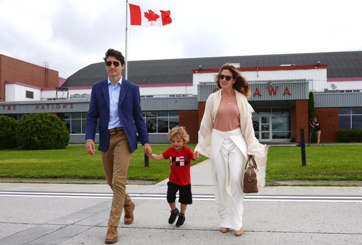 Prime Minister Justin Trudeau, Hadrien, Sophie Gregoire Trudeau, plane, Dublin, Ireland, Ottawa