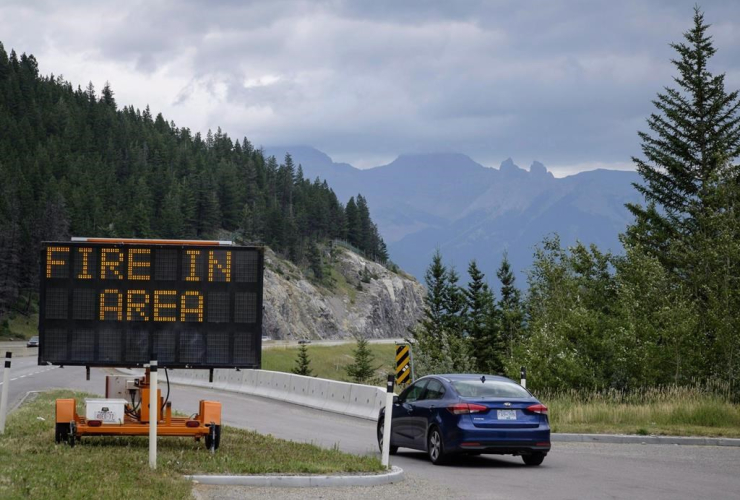 sign, forest fire, smoke haze, forest fires, Alberta, British Columbia, Banff, Alta., Banff National Park, 