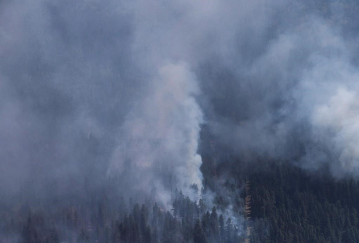 wildfire, seen, Canadian Forces Chinook helicopter, Williams Lake, B.C., 