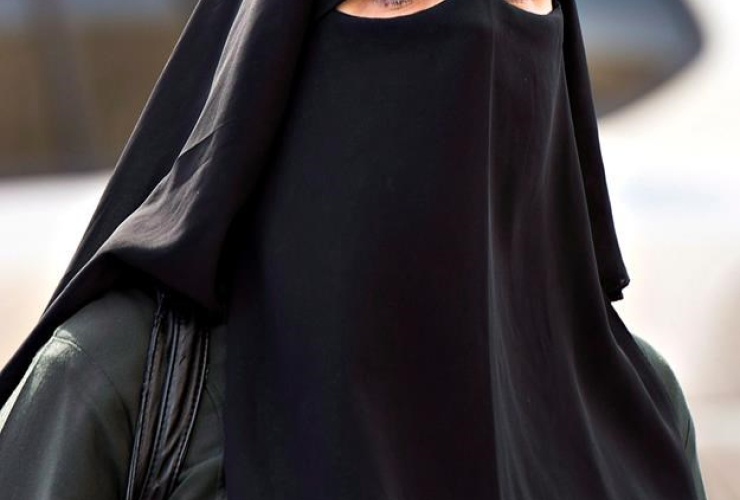woman, wears, niqab, Montreal, 