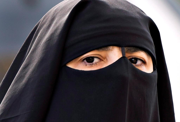 woman, niqab, Montreal,