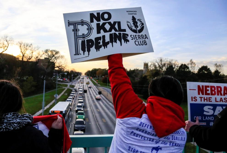 Opponents, Keystone XL pipeline, demonstrate, Dodge Street pedestrian bridge, 