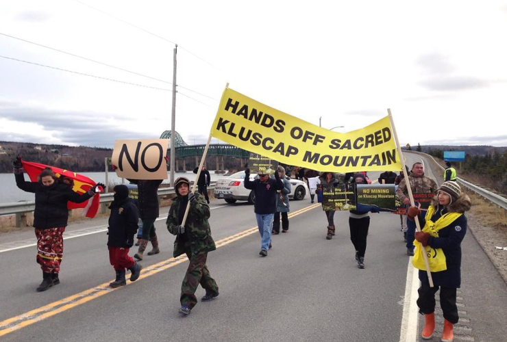 Protesters, Cape Breton, Seal Island Bridge, Kellys Mountain, 