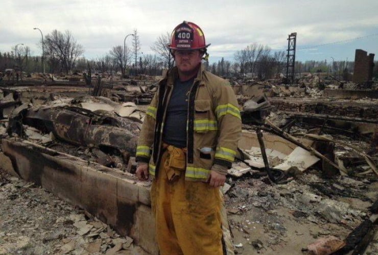 firefighter, Mark Stephenson, Alberta oilsands capital, home, rebuild, 