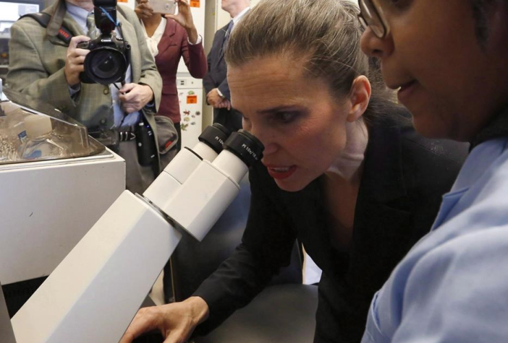 Science Minister Kirsty Duncan, microscope, stem cell research lab, Stem Cell research, Ottawa Hospital,