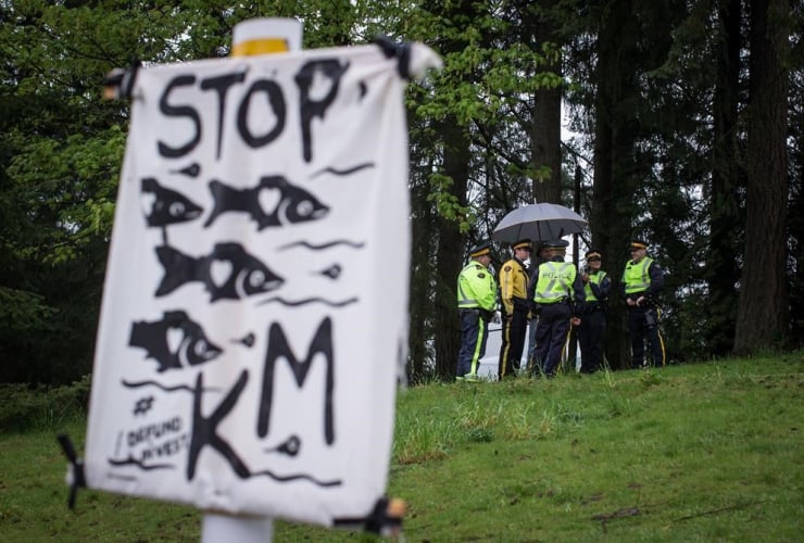 RCMP officers, protesters, Kinder Morgan Trans Mountain Pipeline expansion, Burnaby,