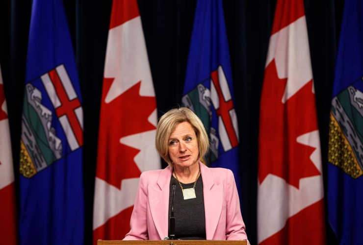 Alberta Premier Rachel Notley, Kinder Morgan pipeline, Edmonton 