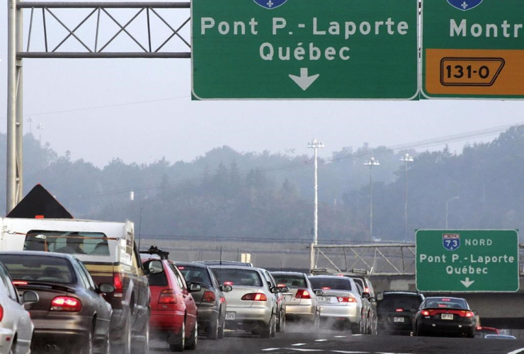 Motorists, traffic jam, north shore, Pierre Laporte bridge, Quebec City, 