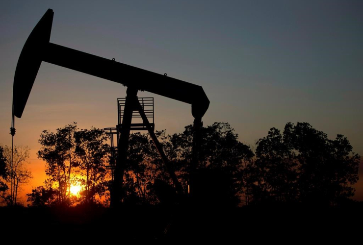 sun set, oil well, El Tigre, Venezuela, Hugo Chavez oil belt, Orinoco Belt,