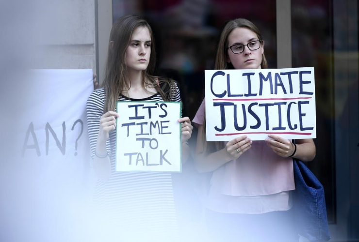 People, rally, CBC, federal leader's debate on climate change, Green New Deal for Canada, 