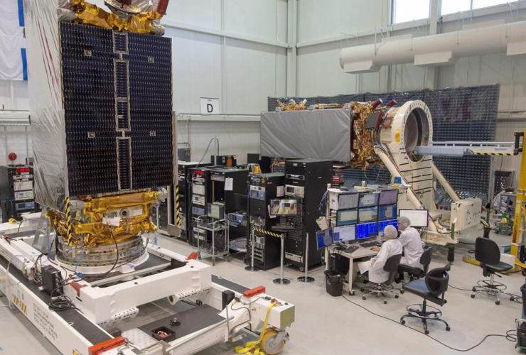Technicians, Radarsat Constellation Mission satellites, MDA, 