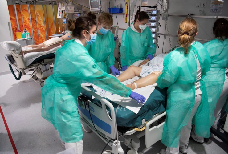 Medical workers, patient, COVID-19, intensive care unit, University Hospital, CHUV,  coronavirus disease, Lausanne, Switzerland, 