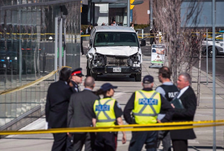 Police, van, Toronto, sidewalk, pedestrians, 