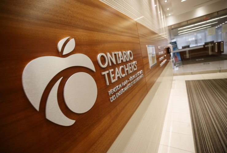 photo of the ontario teachers' federation sign 