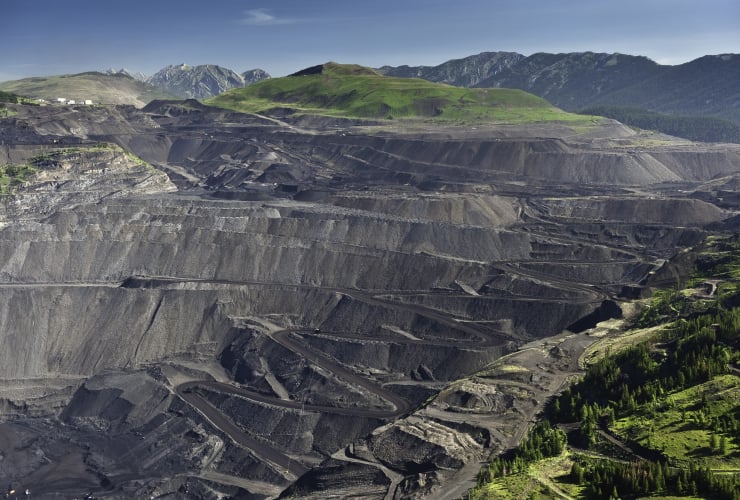 striking picture of a coal mine in B.C.'s Elk Valley